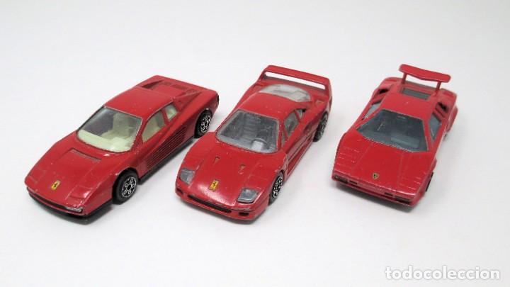 Auto in scala: Lote de 3 Coches de Burago, Ferrari F40 y Testarossa y Lamborghini Countach Esc. 1/43
