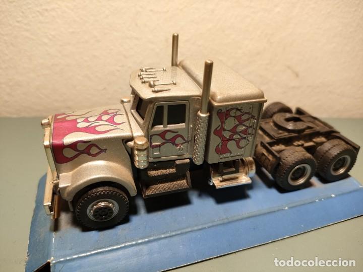 Auto in scala: CAMION METAL