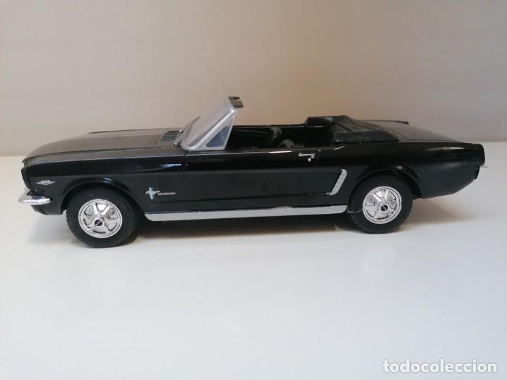  coche ford mustang convertible negro  /