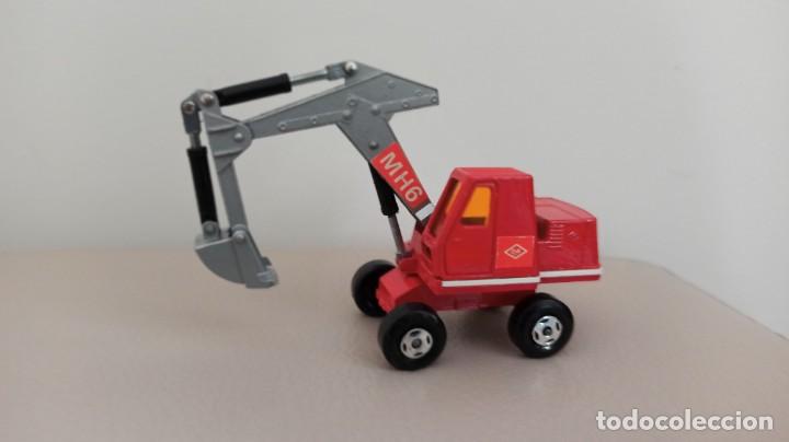 Auto in scala: Matchbox excavadora hidra&uacute;lica
