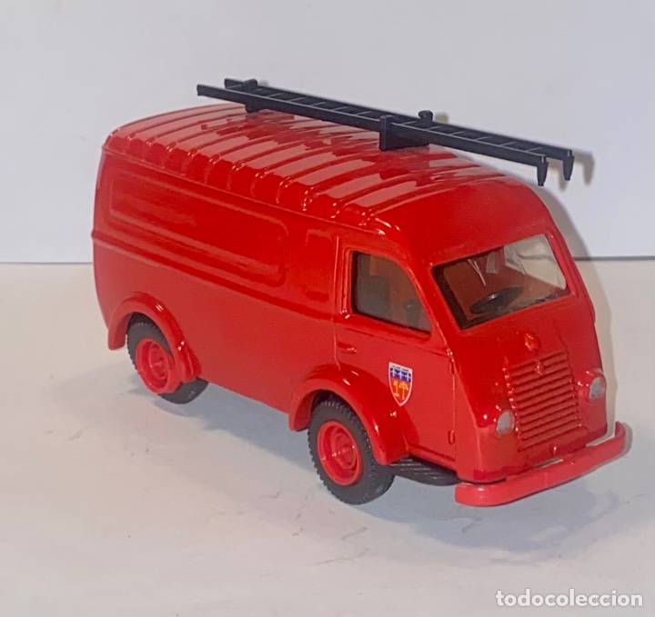 Model Cars: MACAD&Aacute;N Renault 1000Kg Fabrique au Portugal 1/43