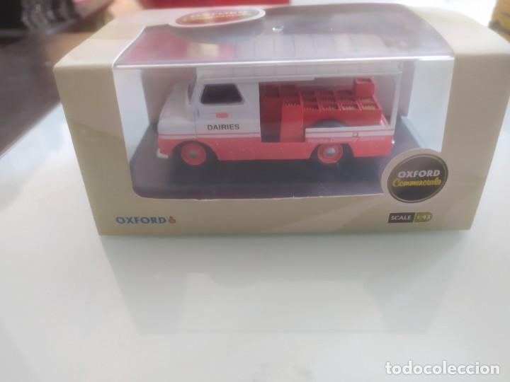 Auto in scala: Bedford HA van oxford 1/43