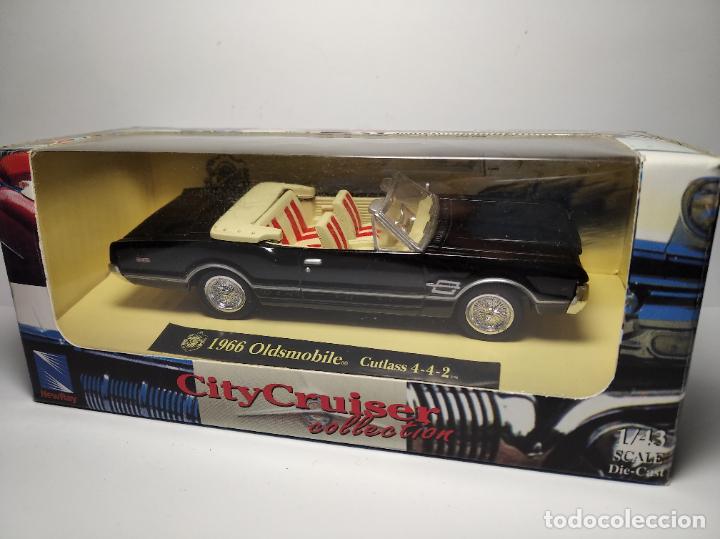 Model Cars: OLDSMOBILE CUTLASS 1966 DE NEW RAY 1,43 NUEVO EN SU CAJA