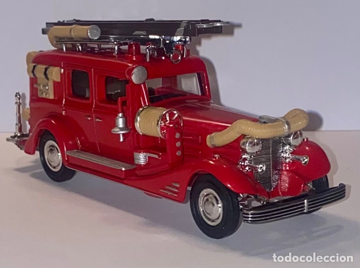 Coches a escala: Matchbox 1933 Cadillac V-16 Fire Wagon YFE03