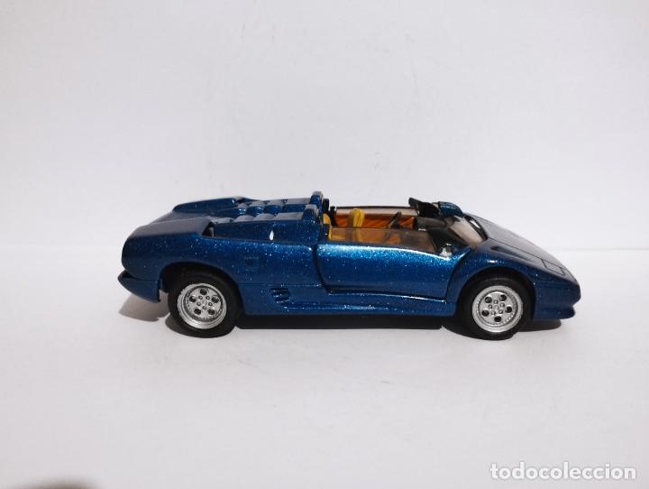 Auto in scala: LAMBORGHINI DIABLO ROADSTER DE DETAIL CARS DETAILCARS ESCALA 1,43 MIRA