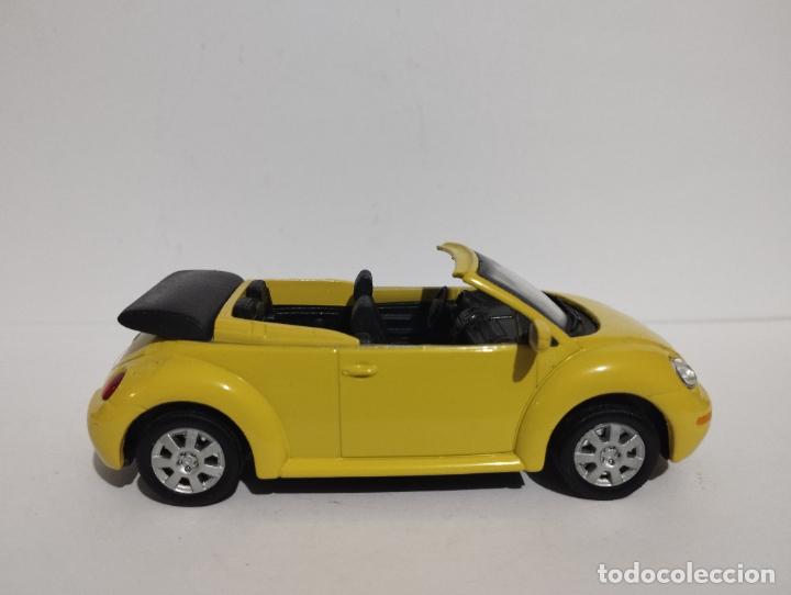 Auto in scala: VOLKSWAGEN NEW BEETLE CABRIO DE HONGWELL CARARAMA 1,43 NUEVO EN SU CAJA