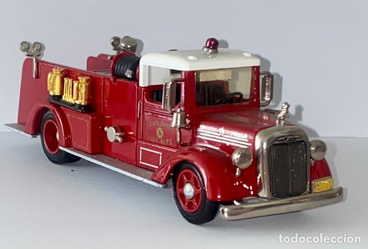 Voitures &agrave; l'&eacute;chelle: Ashton Models 1953 Mack Pumper Centerport NY 1/43