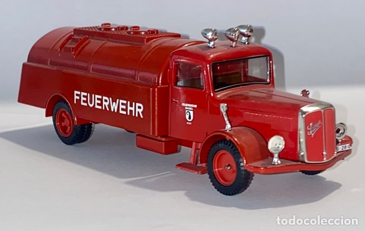 Voitures &agrave; l'&eacute;chelle: Vitesse Saurer S4C Feuerwehr Basel Tanker Truck