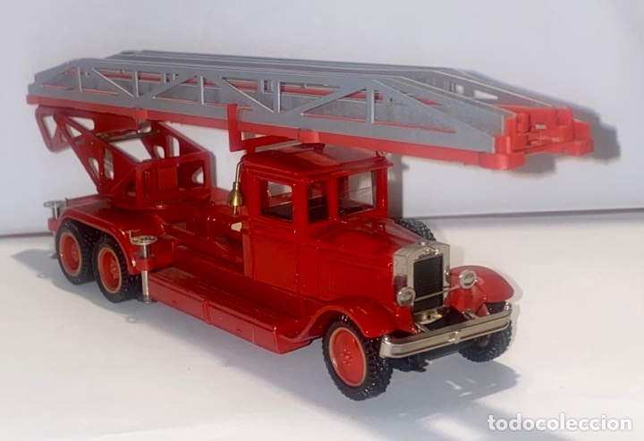 Voitures &agrave; l'&eacute;chelle: oMo coche bomberos escalera