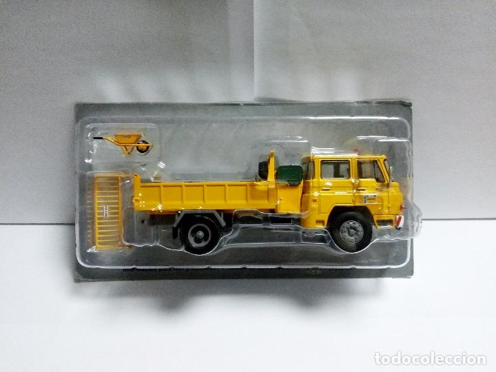 Voitures &agrave; l'&eacute;chelle: CAMI&Oacute;N BARREIROS 4214 B + CARRETILLA + VALLA MOP CARRETERAS BURGOS SALVAT 1:43 CONSERVACI&Oacute;N 4214B
