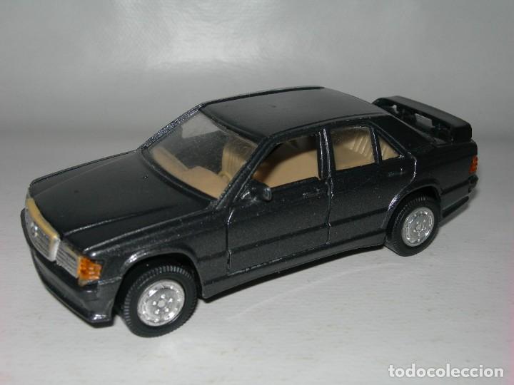 Voitures &agrave; l'&eacute;chelle: COCHE DE METAL MERCEDES BENZ 190 E 2.3 NEGRO A ESCALA 1/43