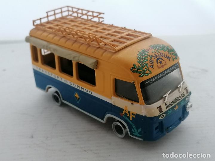 Voitures &agrave; l'&eacute;chelle: RENAULT SAVIEM, ESCALA 1/43, FALTAN GOMAS EN TRES RUEDAS