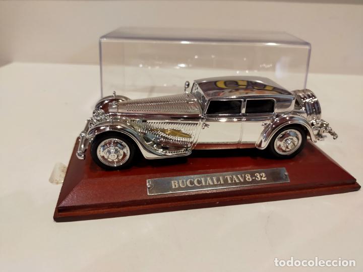 Carros em escala: 1/43. IXO. ALTAYA. Bucciali TAV8-32 Cromado