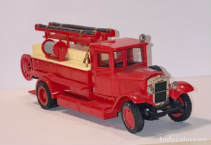 Voitures &agrave; l'&eacute;chelle: oMo 1-2. 1/43