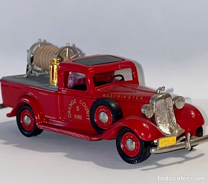 Voitures &agrave; l'&eacute;chelle: Brooklin model Dodge Van No.16 1946