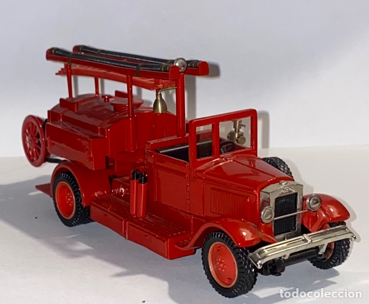 Voitures &agrave; l'&eacute;chelle: oMo Bomberos artesanal