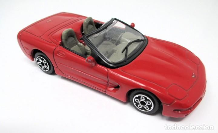 Voitures &agrave; l'&eacute;chelle: Chevrolet Corvette de Burago - Escala 1/43