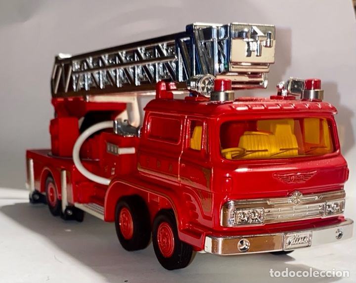 Voitures &agrave; l'&eacute;chelle: Tomica Dandy Hino Aerial Ladder Fire Truck