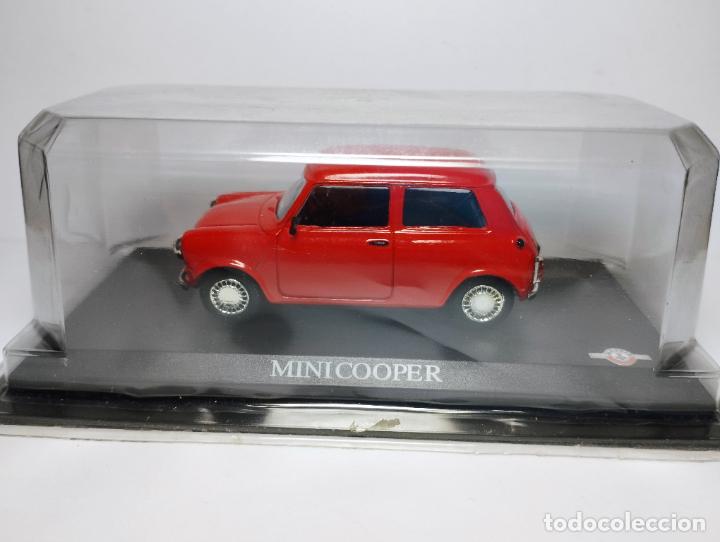 Auto in scala: AUSTIN MORRIS MINI COOPER DE EDICIONES DEL PRADO UNIVERSAL HOBBIES 1,43 NUEVO EN SU CAJA