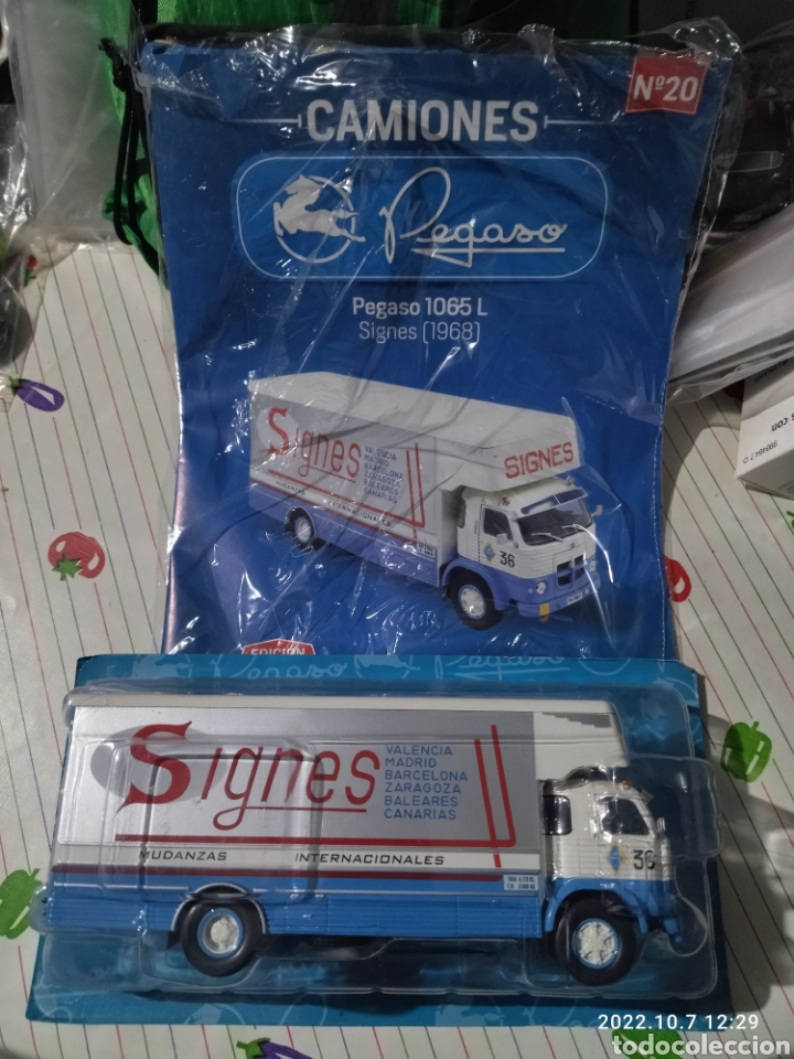 Voitures &agrave; l'&eacute;chelle: SALVAT 2019 CAMIONES PEGASO #20&nbsp;r&iacute;gido 2 ejes mod.1065 L mudanzas SIGNES a&ntilde;o 1968&nbsp;a 1/43 & FASC&Iacute;CULO