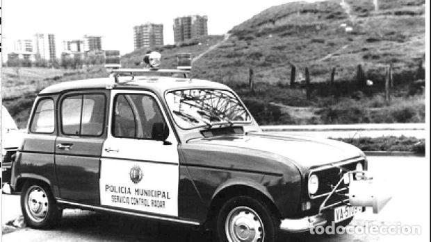 Auto in scala: RENAULT R4 L4. SPANISH POLICE. RADAR CONTROL. VALLADOLID CITY. (1981), 1/43. IXO