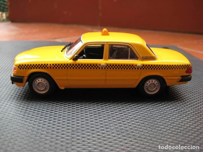 Auto in scala: TAXI Yellow Russian RA3 J5, 1/43. IXO