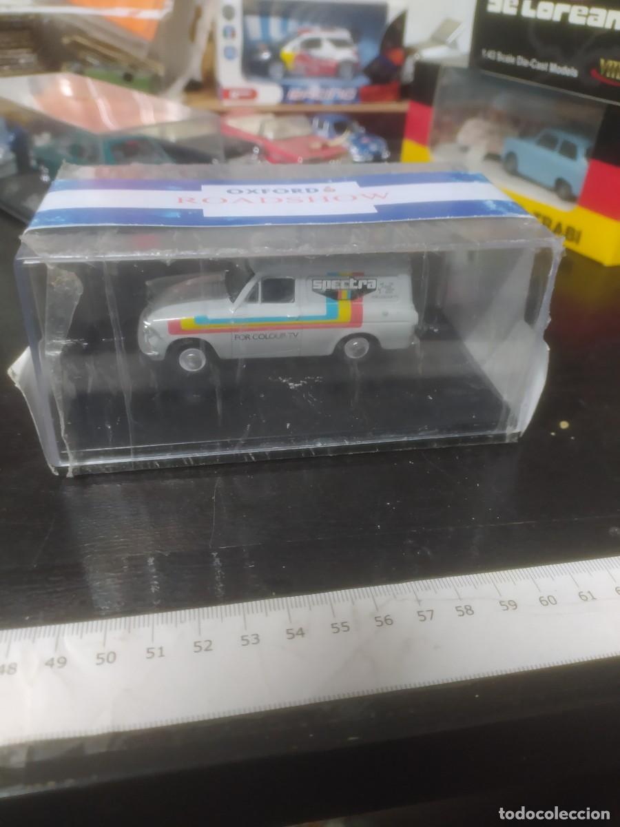 Auto in scala: Ford Anglia van spectra tv edicion limitada Oxford vanguards Lled&oacute; 1/43