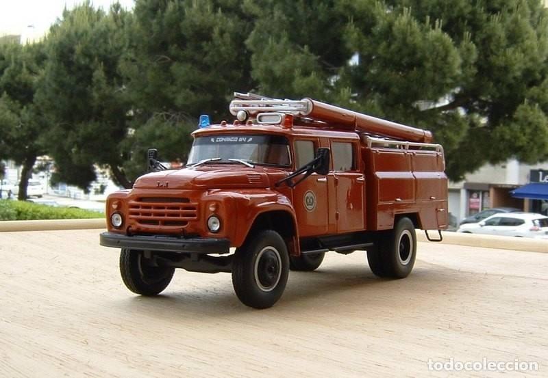 Auto in scala: TRUCK CAMI&Oacute;N BOMBEROS AUTOBOMBA ATS 40 ZIL-130. DIECAST. 1/43. IXO