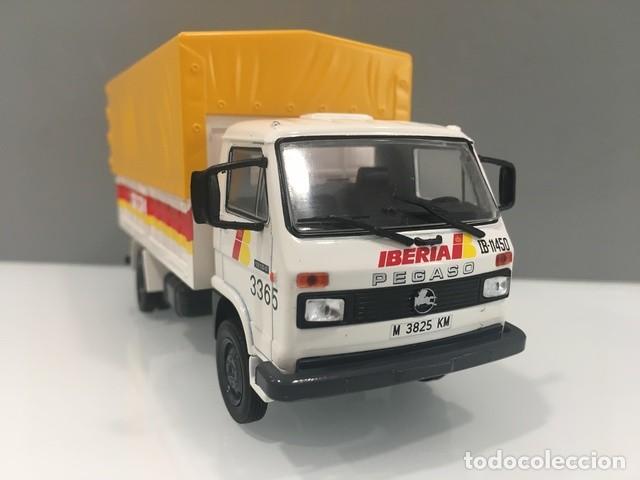 Auto in scala: TRUCK CAMI&Oacute;N PEGASO EKUS 1210-6. IBERIA- 1988. DIECAST. 1/43. IXO