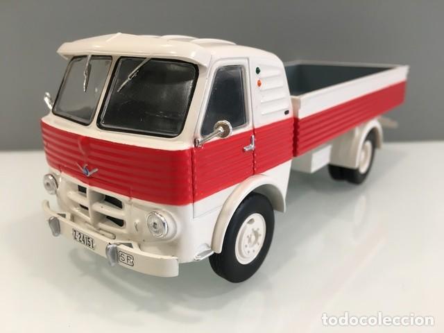 Auto in scala: TRUCK CAMI&Oacute;N PEGASO Z-207 1956. DIECAST. 1/43. IXO