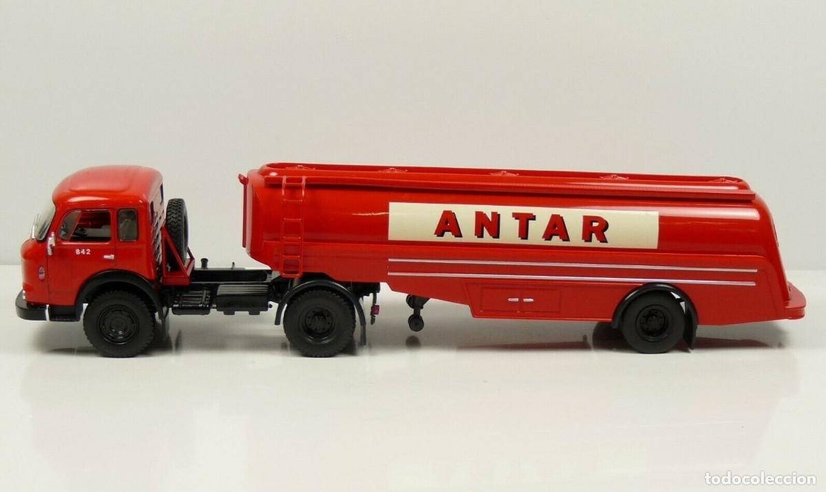 Auto in scala: TRUCK CAMION SAVIEM JM 200 1964. DIECAST. 1/43. IXO