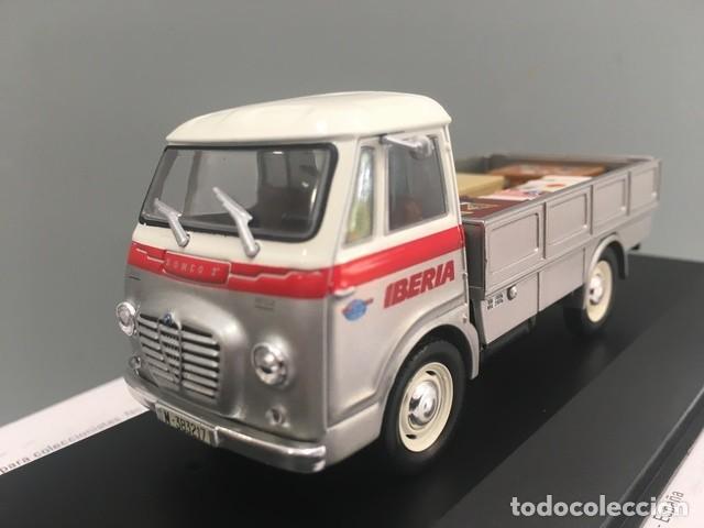 Auto in scala: TRUCK CAMION FADISA ROMEO 2 IBERIA 1965. DIECAST. 1/43. IXO