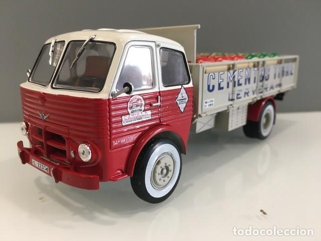 Auto in scala: TRUCK CAMION PEGASO 1031- CEMENTOS TIGRE (1960). DIECAST 1/43. IXO