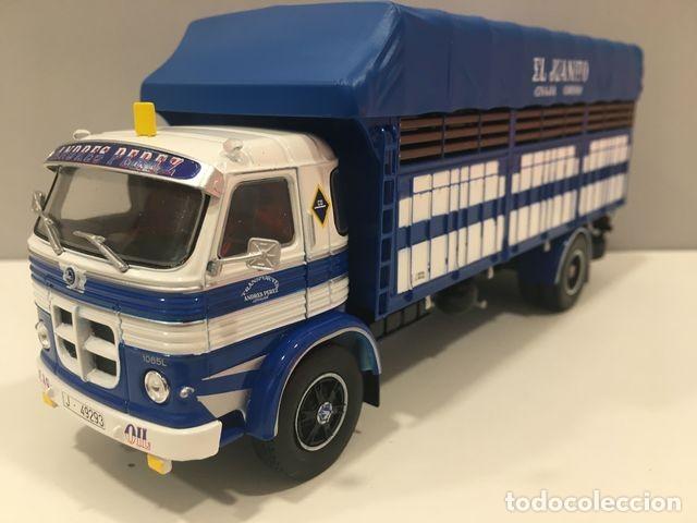 Auto in scala: TRUCK CAMION PEGASO 1065L. EL JUANITO 1968. DIECAST 1/43. IXO
