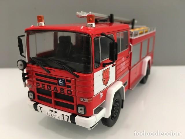 Auto in scala: FIRE TRUCK CAMION PEGASO 1121 FIMESA BOMBEROS CADIZ. DIECAST 1/43. IXO