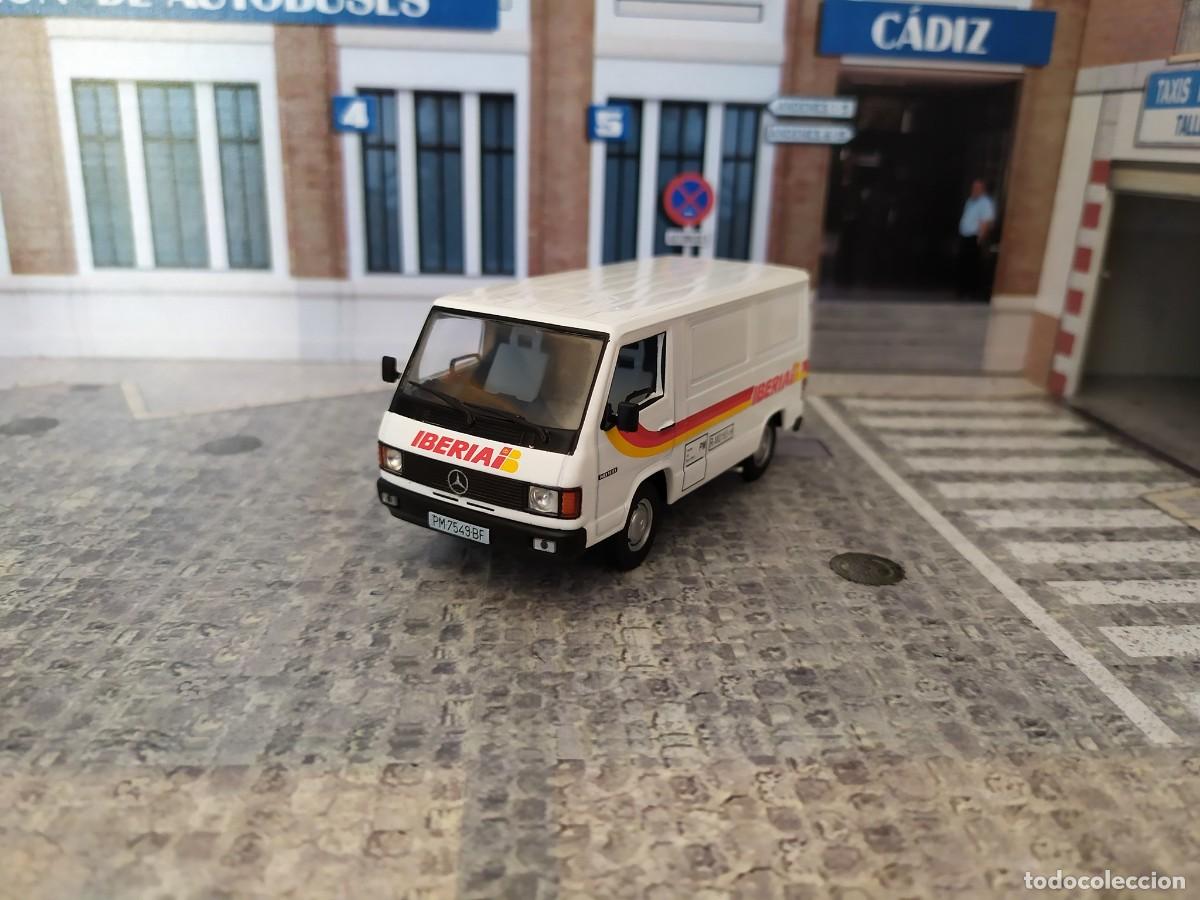 Voitures &agrave; l'&eacute;chelle: VAN FURGONETA MERCEDES BENZ MB100. AIRPORT MADRID IBERIA COMPANY. (1990). DIECAST 1/43. IXO