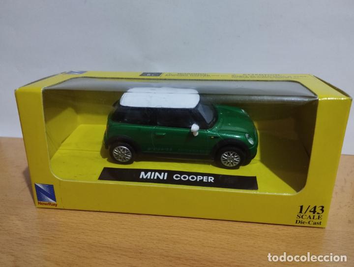 Auto in scala: NEW MINI COOP&Egrave;R VERDE DE NEW RAY 1,43 NUEVO EN SU CAJA