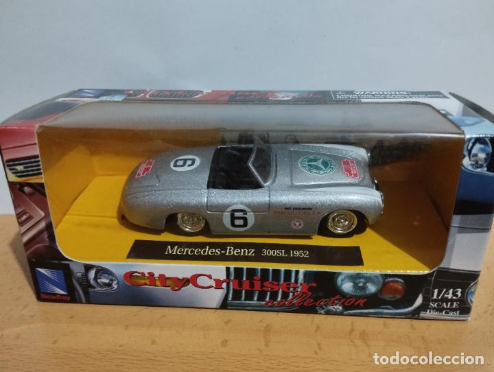 Auto in scala: MERCEDES BENZ 300 SL DE NEW RAY 1,43 NUEVO EN SU CAJA