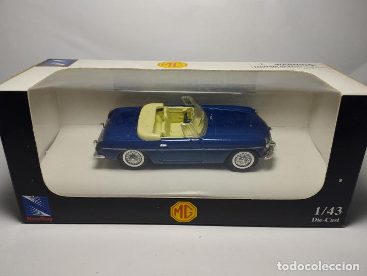 Voitures &agrave; l'&eacute;chelle: MG MGB 1967 DE NEW RAY 1,43 NUEVO EN SU CAJA