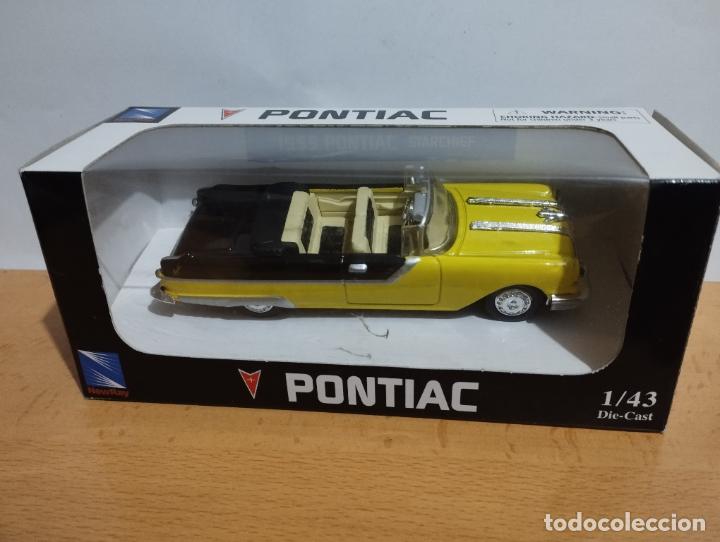 Auto in scala: PONTIAC STARCHIEF 1955 DE NEW RAY 1,43 NUEVO EN CAJA