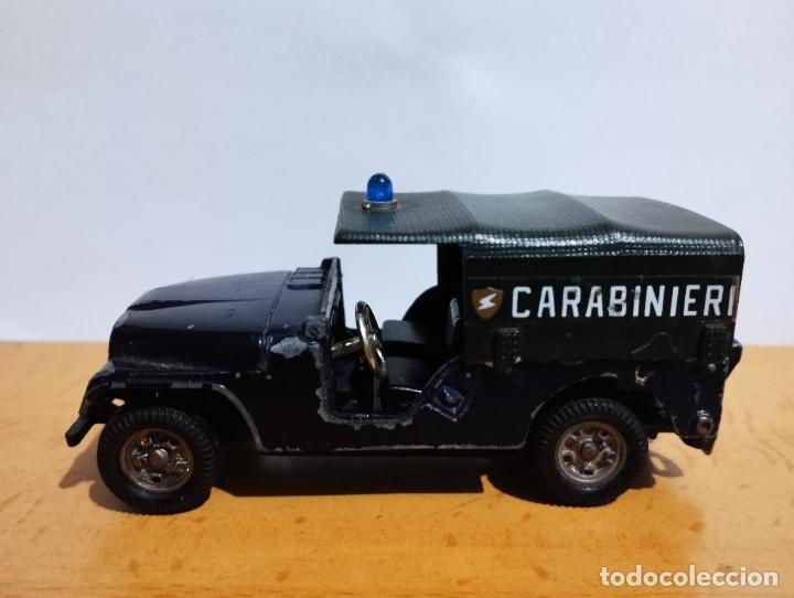 Auto in scala: JEEP WILLYS LARGO CARABINIERI DE MEBETOYS MATTEL A95 1,43 METAL