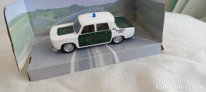 Voitures &agrave; l'&eacute;chelle: RENAULT 8 R8 R-8 COCHE GUARDIA CIVIL. MONDO MOTORS. ESCALA 1/43. SECURITY