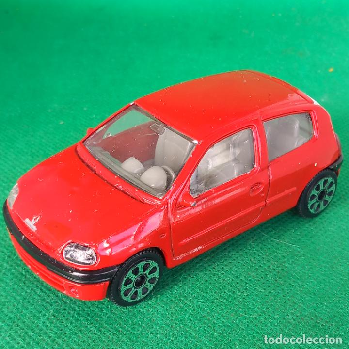 Model Cars: RENAULT CLIO ESC. 1/43 ECHO EN ITALIA POR BURAGO , BBURAGO , COCHE