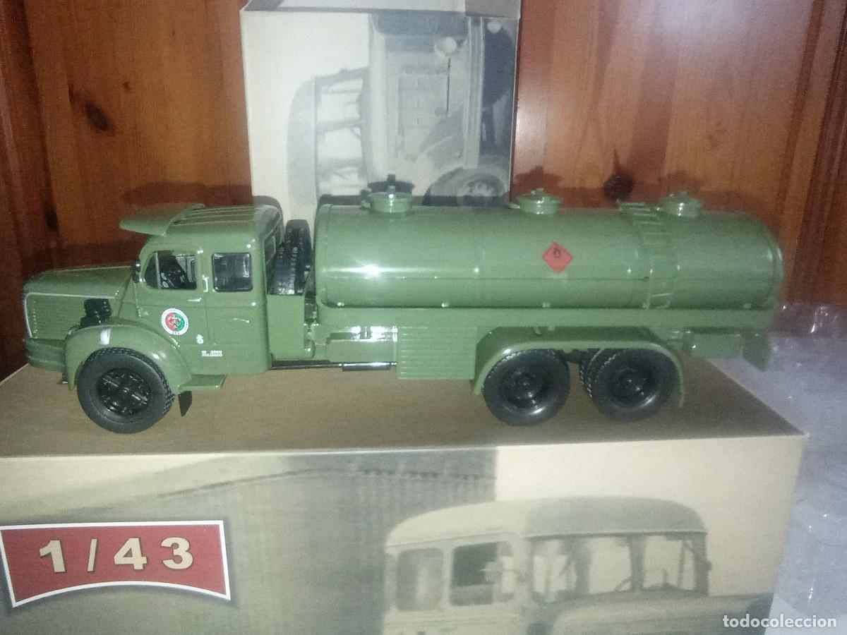 Voitures &agrave; l'&eacute;chelle: camion citerna berliet GLM IXO 1/43 SERVICEDES ESSENCES DES ARMEES
