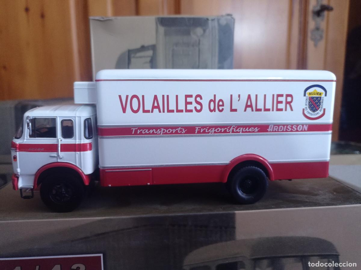 Model Cars: CAMION BERLIET GR 200 FRIGOFIRICO VOLAILLES DE L ALLIER IXO 1/43