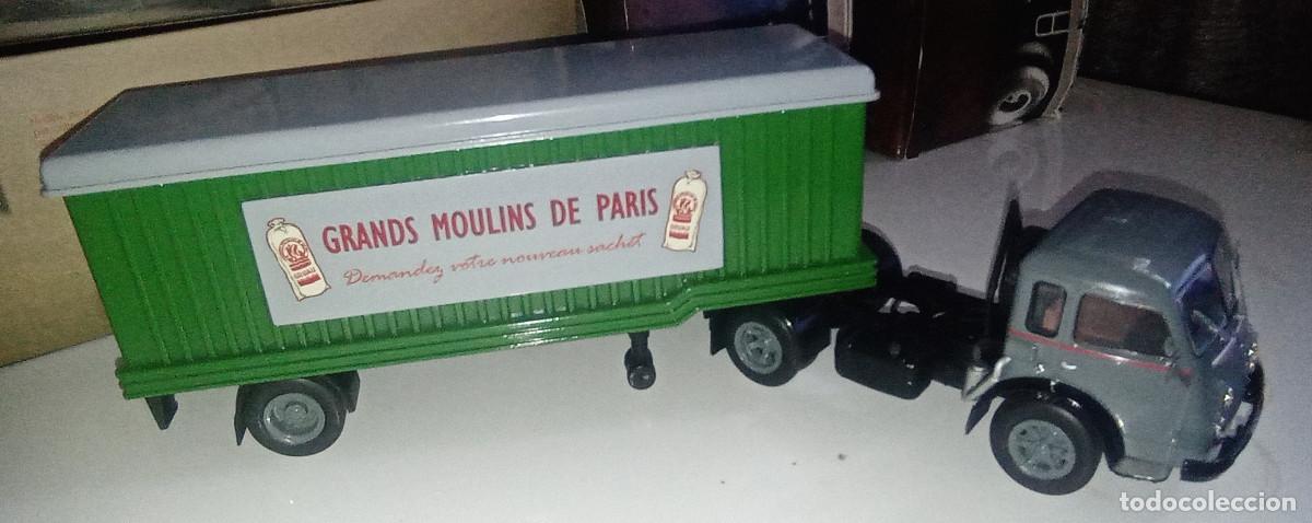 Coches a escala: CAMION Renault Fainéant GRANDS MOULINS DE PARIS ALTAYA IXO 1/43