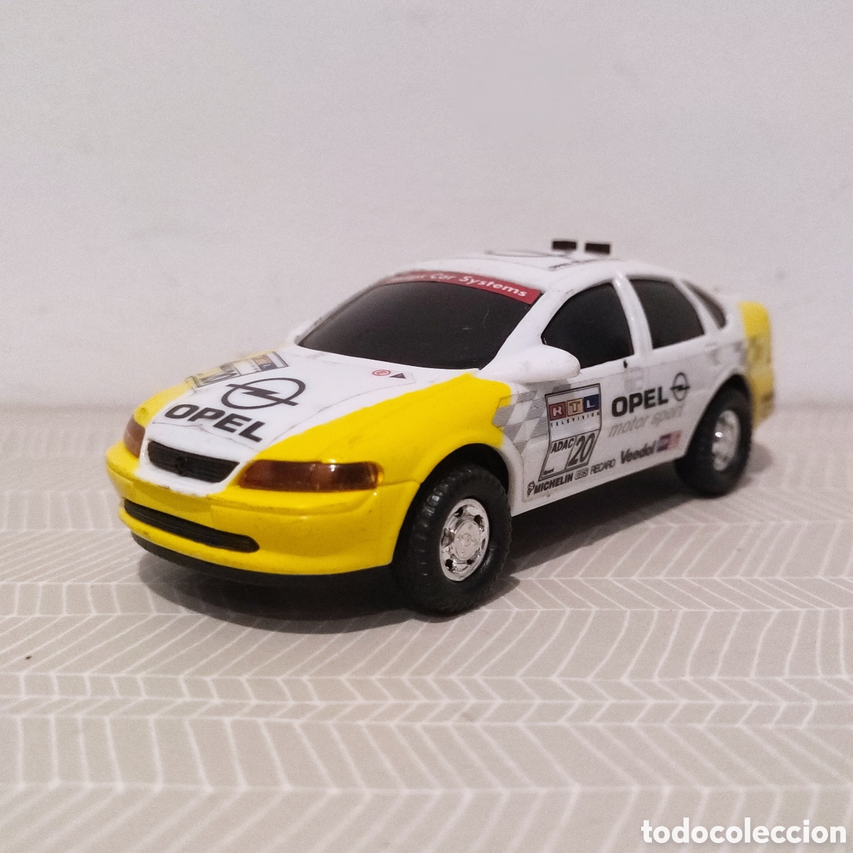 Auto in scala: Toys U Rus - Opel Vectra