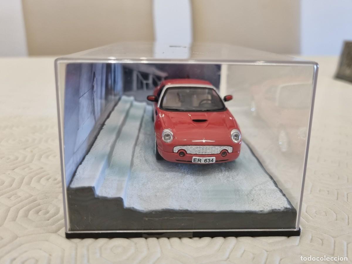 Voiture Miniature échelle 1/43 Minichamps James Bond - Ford Thunderbird