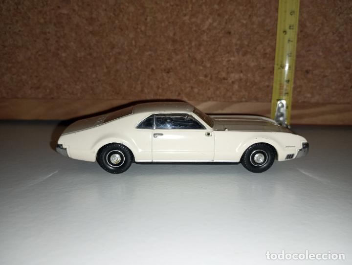 Coches a escala: Coche OLDSMOBILE TORONADO del prado - Foto 2
