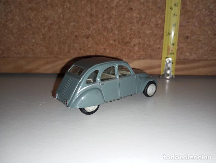 Coches a escala: Coche CITROEN 2CV del prado - Foto 3
